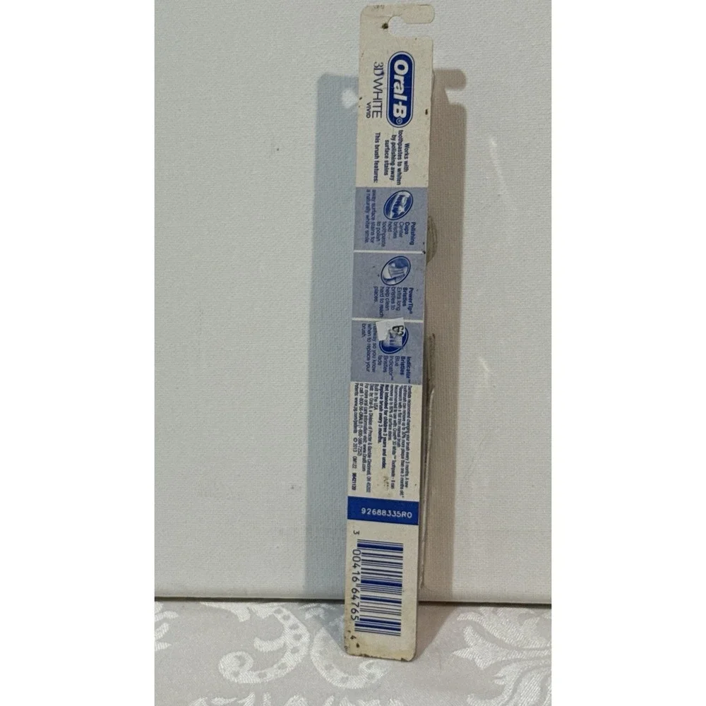 Oral-B 3D White Vivid REMOVES SURFACE STAINS Soft Toothbrush